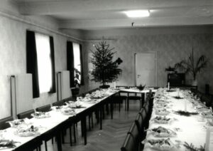 Weihnachtstisch im Exerzitienhaus 1970