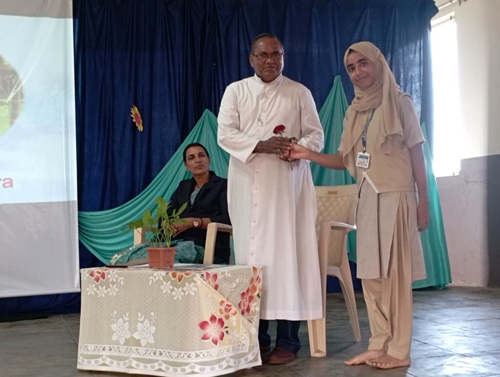 Manjeshwar Resource person addressing children in the school 2